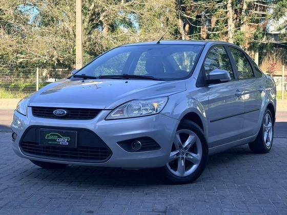 FORD FOCUS 2.0 GHIA SEDAN 16V GASOLINA 4P MANUAL